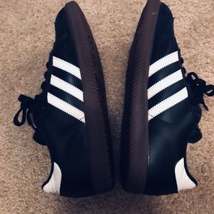 Adidas sambas, size 6 in men, 8 in women.